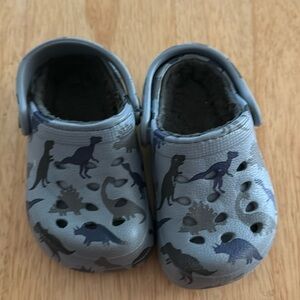 Size 4/5 not sure brand toddler shoes